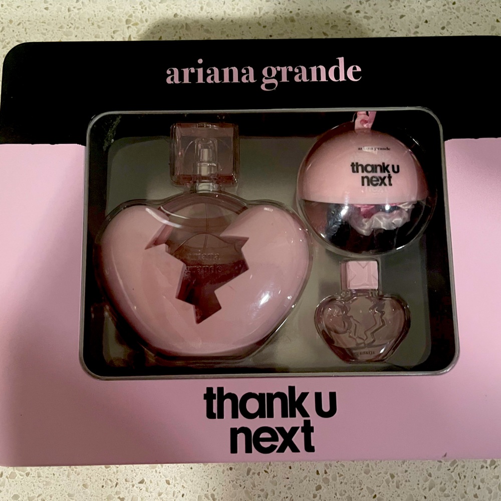 Ariana Grande perfume set